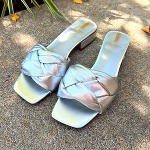 Sam Edelman Dawson silver slides, size 8
